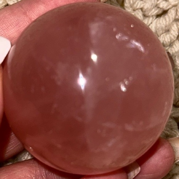 Star Rose Quartz - High Quality Rose Quartz Sphere with Asterism - Deep Coloring - Picture 4 of 8